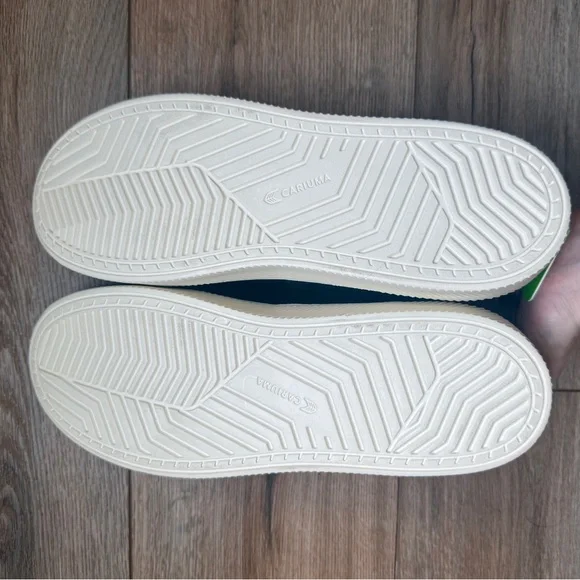 NWT Men’s Cariuma Slip On Sneakers Size 8.5 - Picture 4 of 5